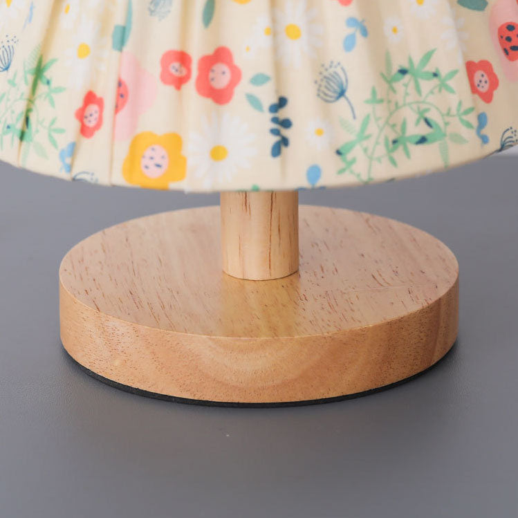 BowLift Modern Minimalist Iron Flower-Shape Table Lamp – One-Light Creative Design