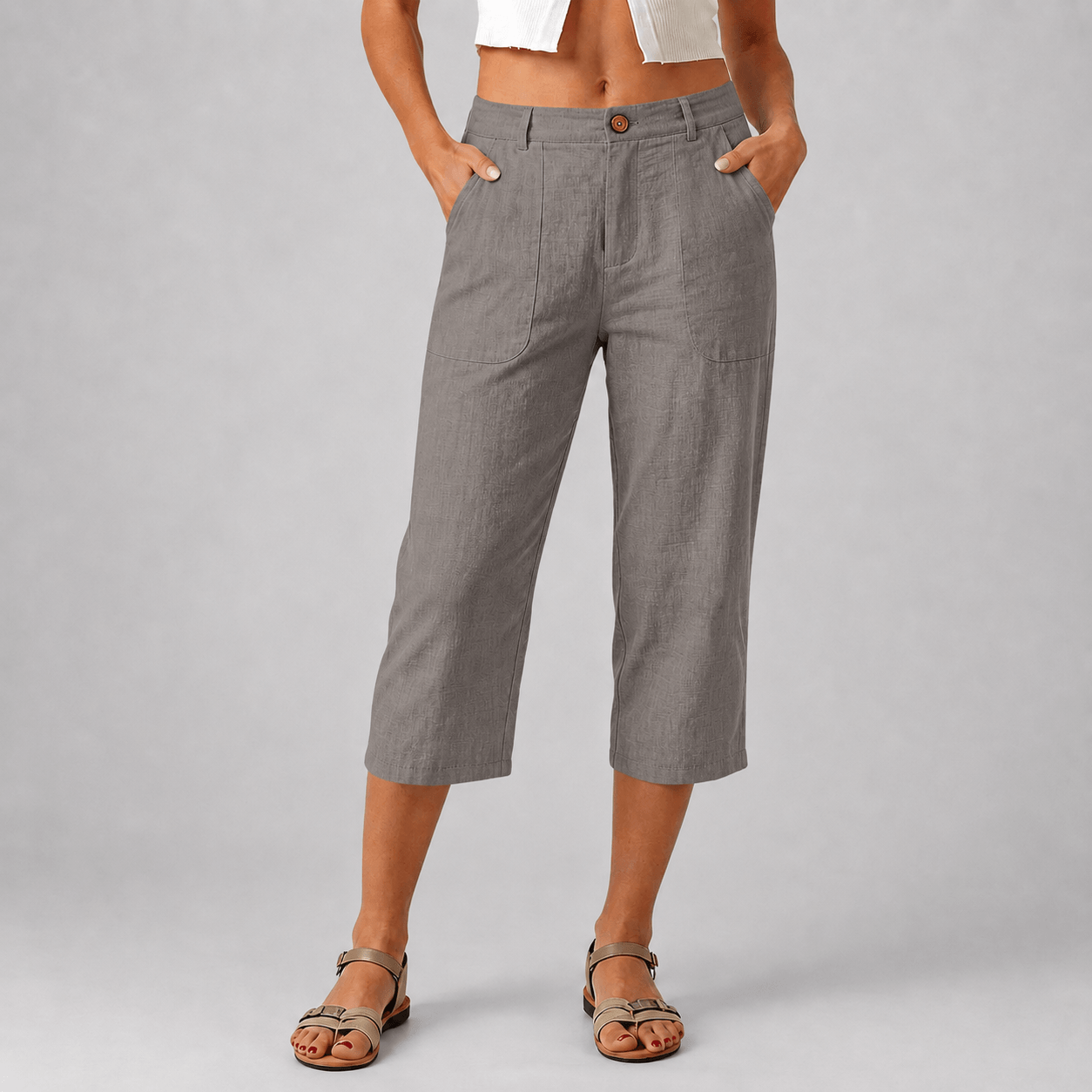 Women’s Cropped Capri Trousers with Pockets, Pleated Front and Straight Leg Fit