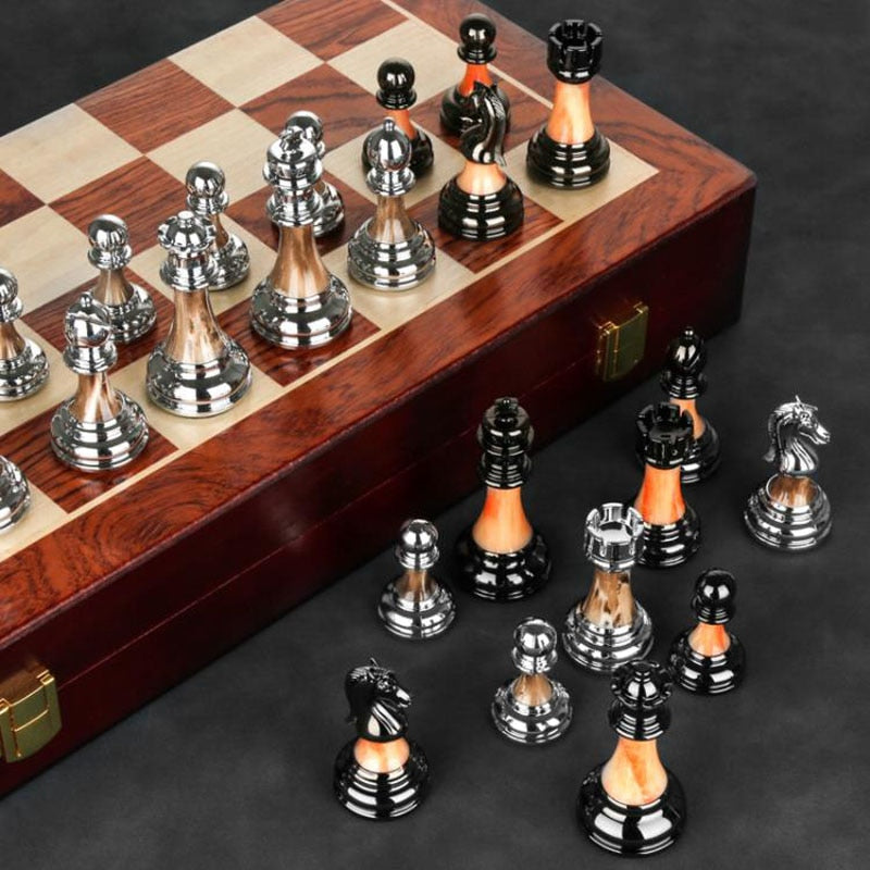 LZINA™ | Luxurious chess set made of metal with a large 45 cm wooden board