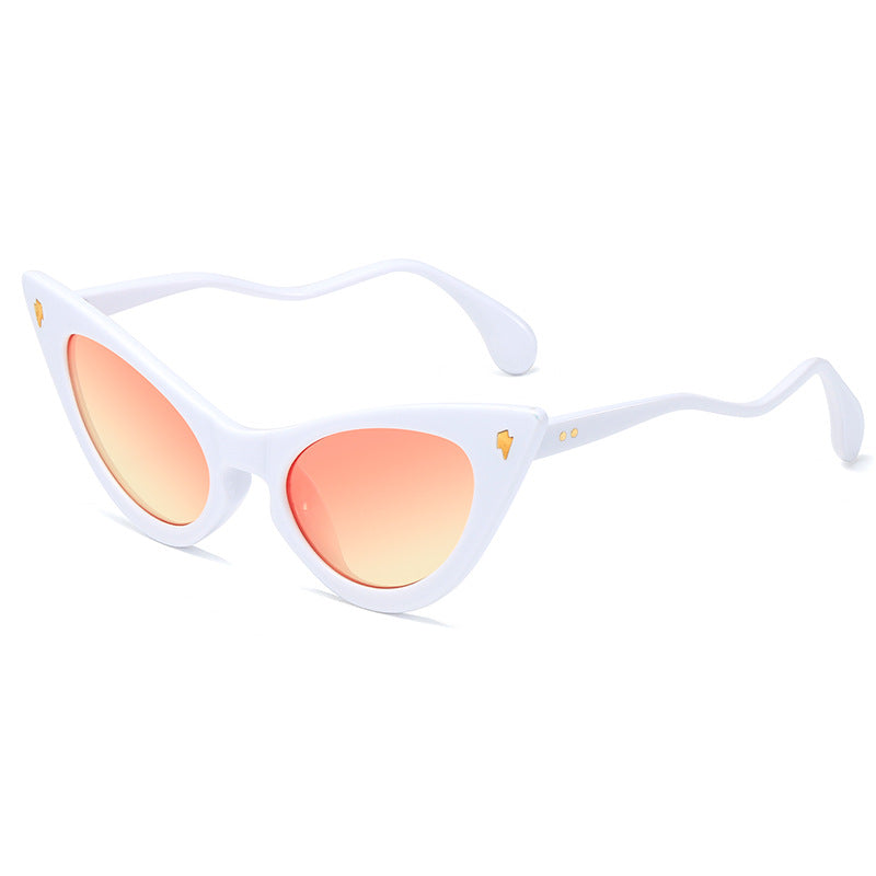 Women's Cat-Eye Sunglasses with Mirrored Lenses and Elegant Detail Bowlift