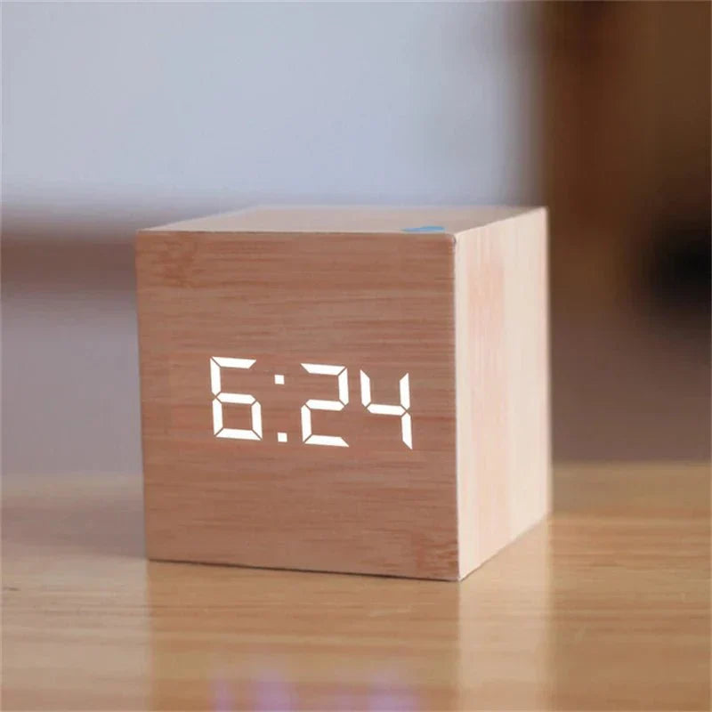 BowLift | Digital LED Clock in Retro Style