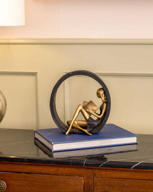 BowLift | Reading Girl Statue