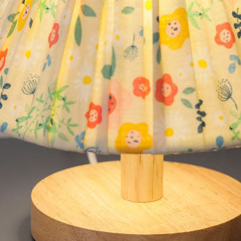 BowLift Modern Minimalist Iron Flower-Shape Table Lamp – One-Light Creative Design