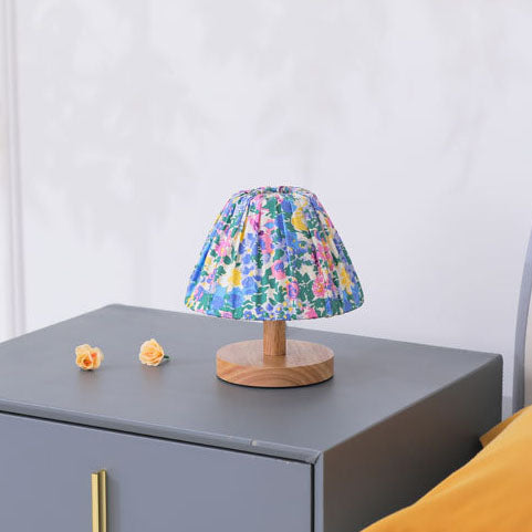 BowLift Modern Minimalist Iron Flower-Shape Table Lamp – One-Light Creative Design
