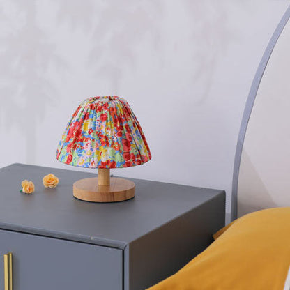 BowLift Modern Minimalist Iron Flower-Shape Table Lamp – One-Light Creative Design