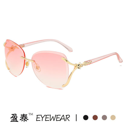 Women's elegant sunglasses with extravagant metal frame and mirrored lenses Bowlift