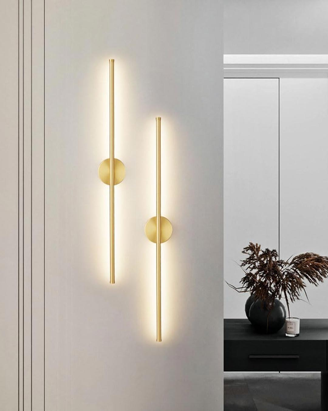 BowLift | Sleek, Contemporary Linear LED Wall Lamp in Gold Finish