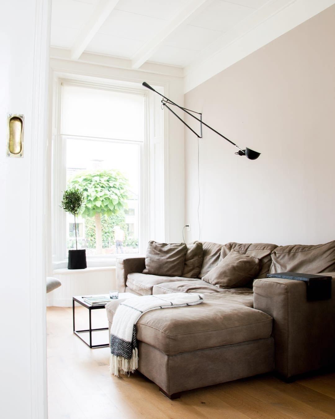 BowLift Model 265 Wall Lamp – Sleek, Modern Accent Lighting