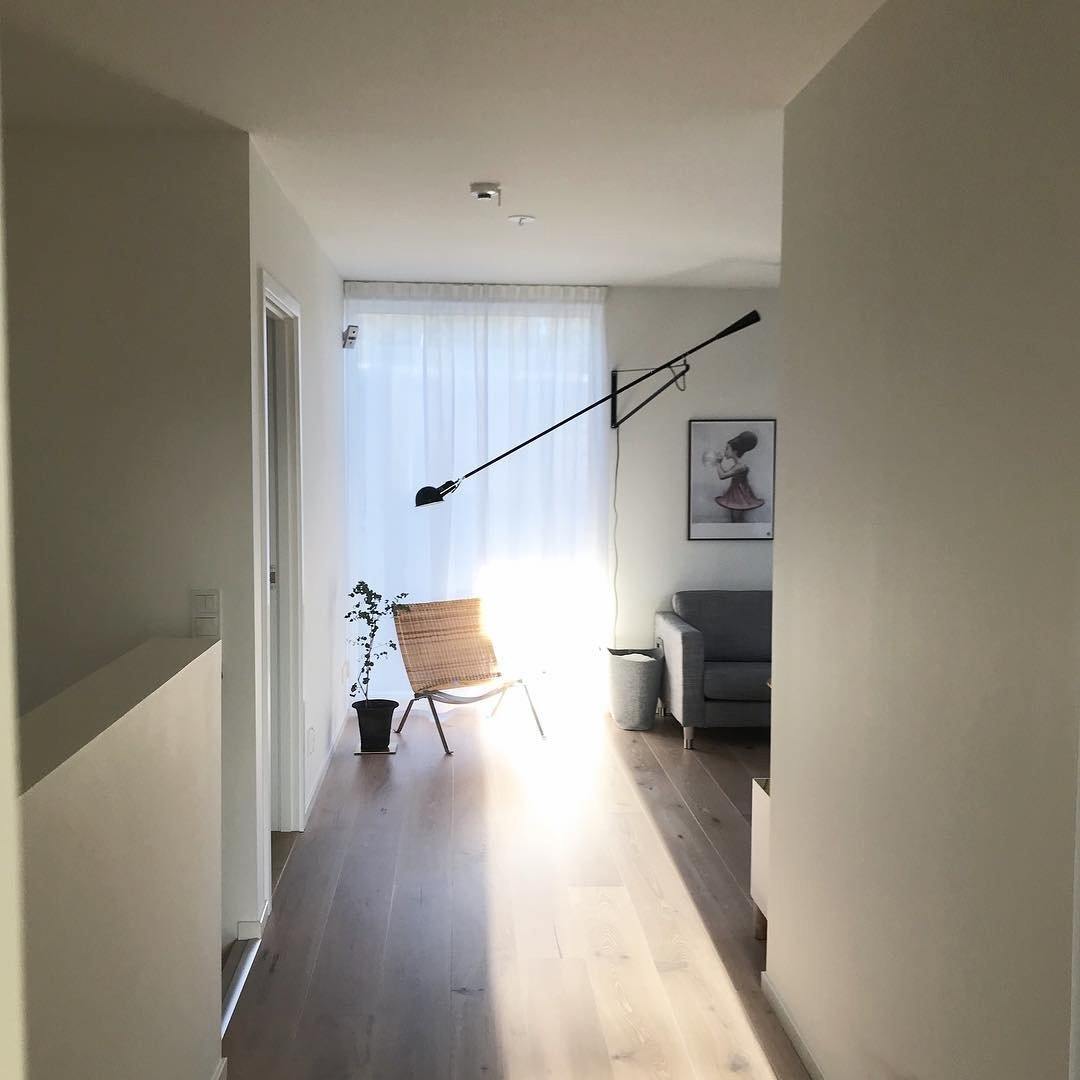 BowLift Model 265 Wall Lamp – Sleek, Modern Accent Lighting