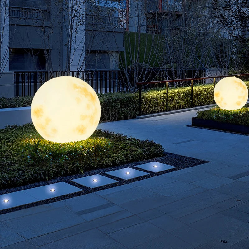 LZINA™ | Garden lamp in the shape of the moon