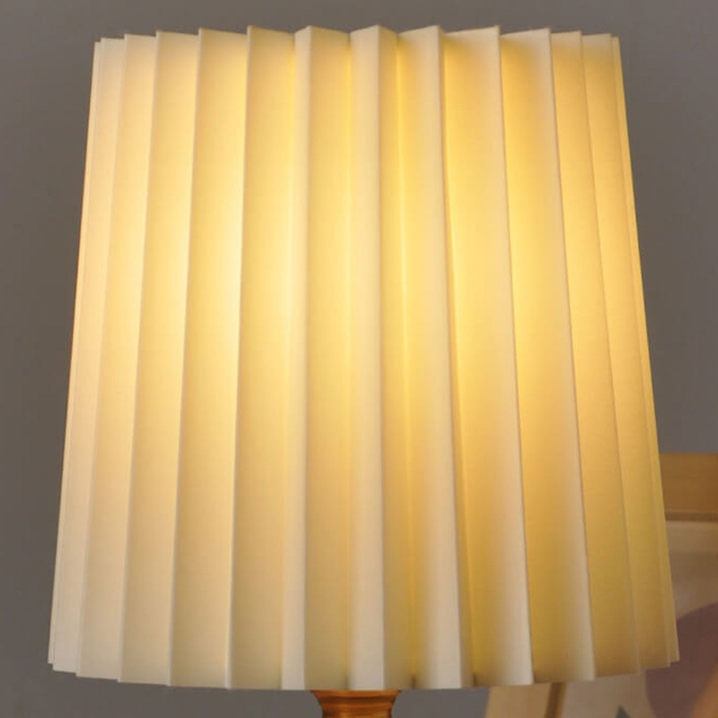 BowLift Vintage Korean Pleated Column Table Lamp – Solid Wood Base, 1-Light