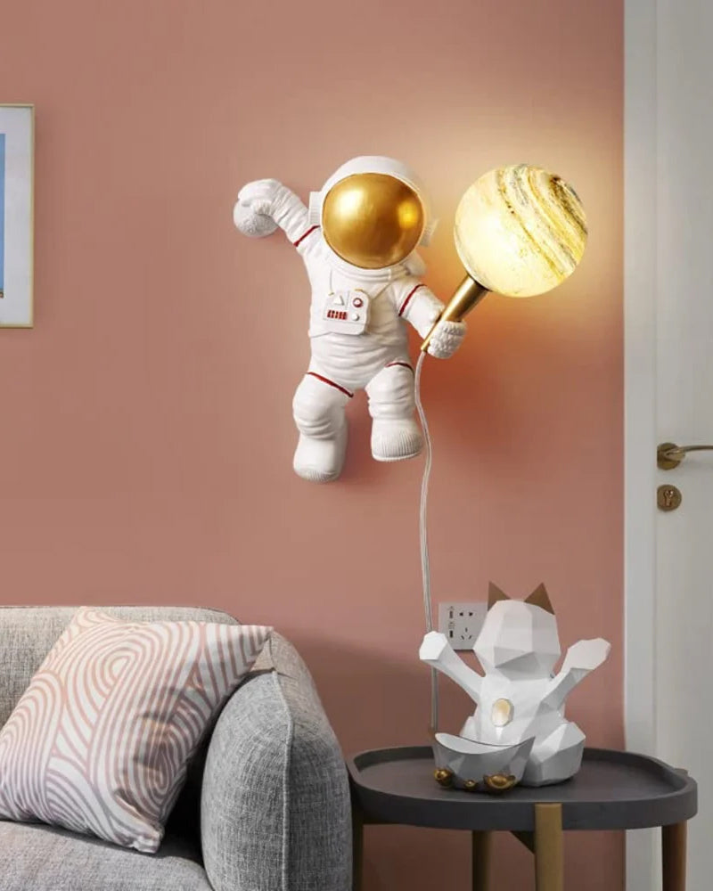 BowLift Astronaut Wall Light – Modern Space-Themed Wall Sconce