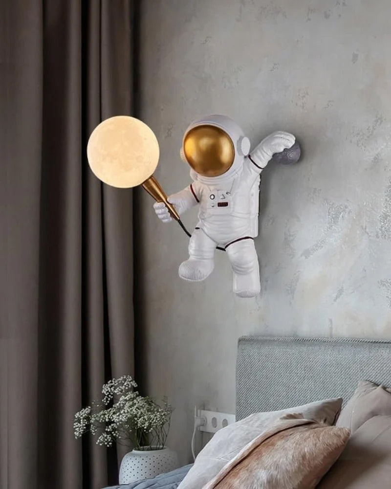 BowLift Astronaut Wall Light – Modern Space-Themed Wall Sconce