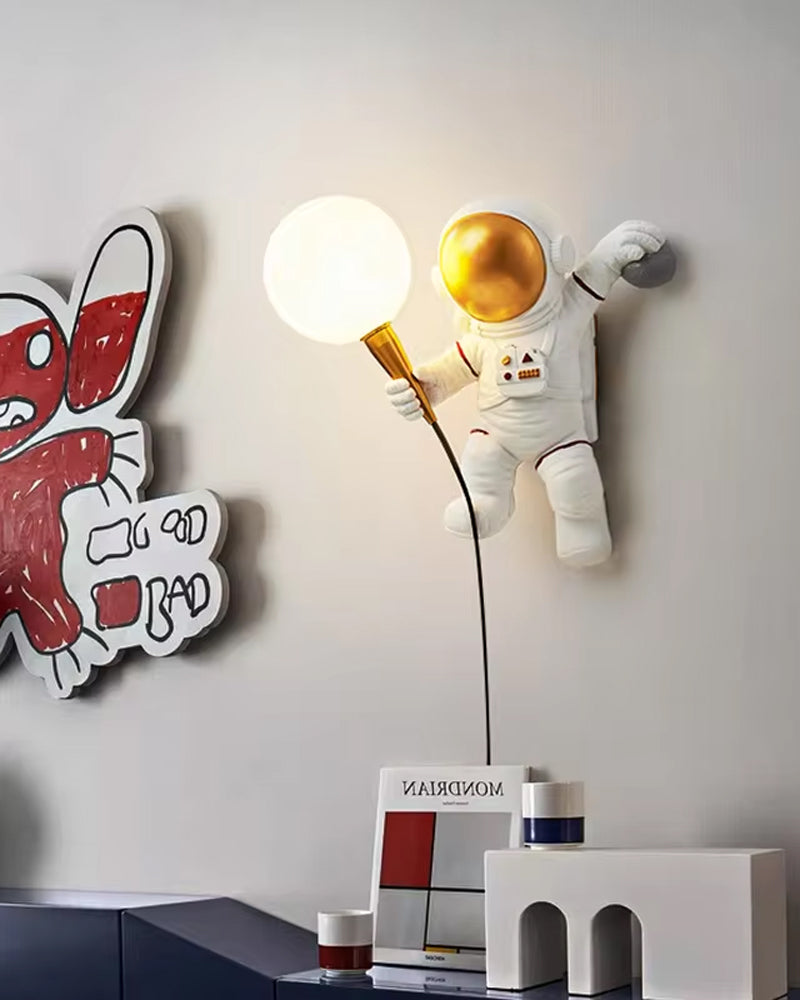 BowLift Astronaut Wall Light – Modern Space-Themed Wall Sconce