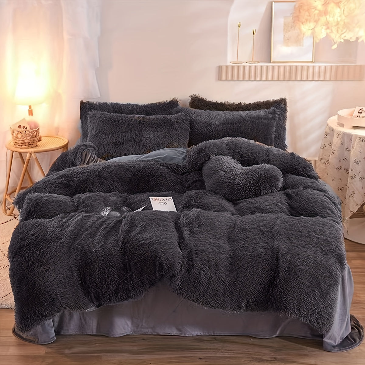 BowLift | Three-Piece Velvet Bedding Set with Velvet Finish