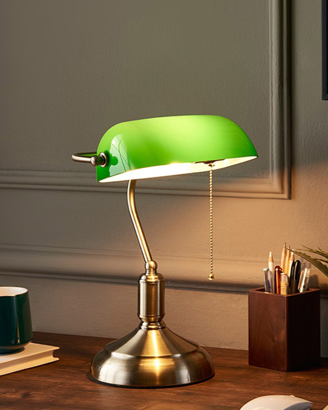 BowLift Classic Banker Desk Lamp – Timeless Elegance for Your Workspace