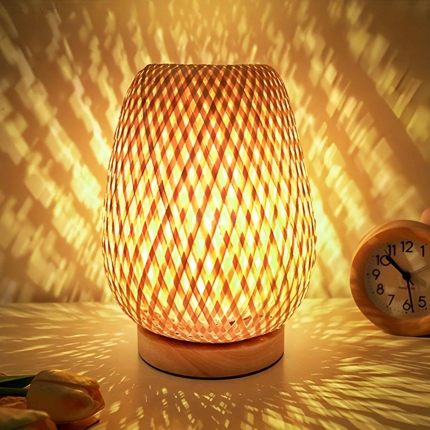 BowLift Aura Lamp: Bamboo USB-Powered Table Lamp for the Bedroom