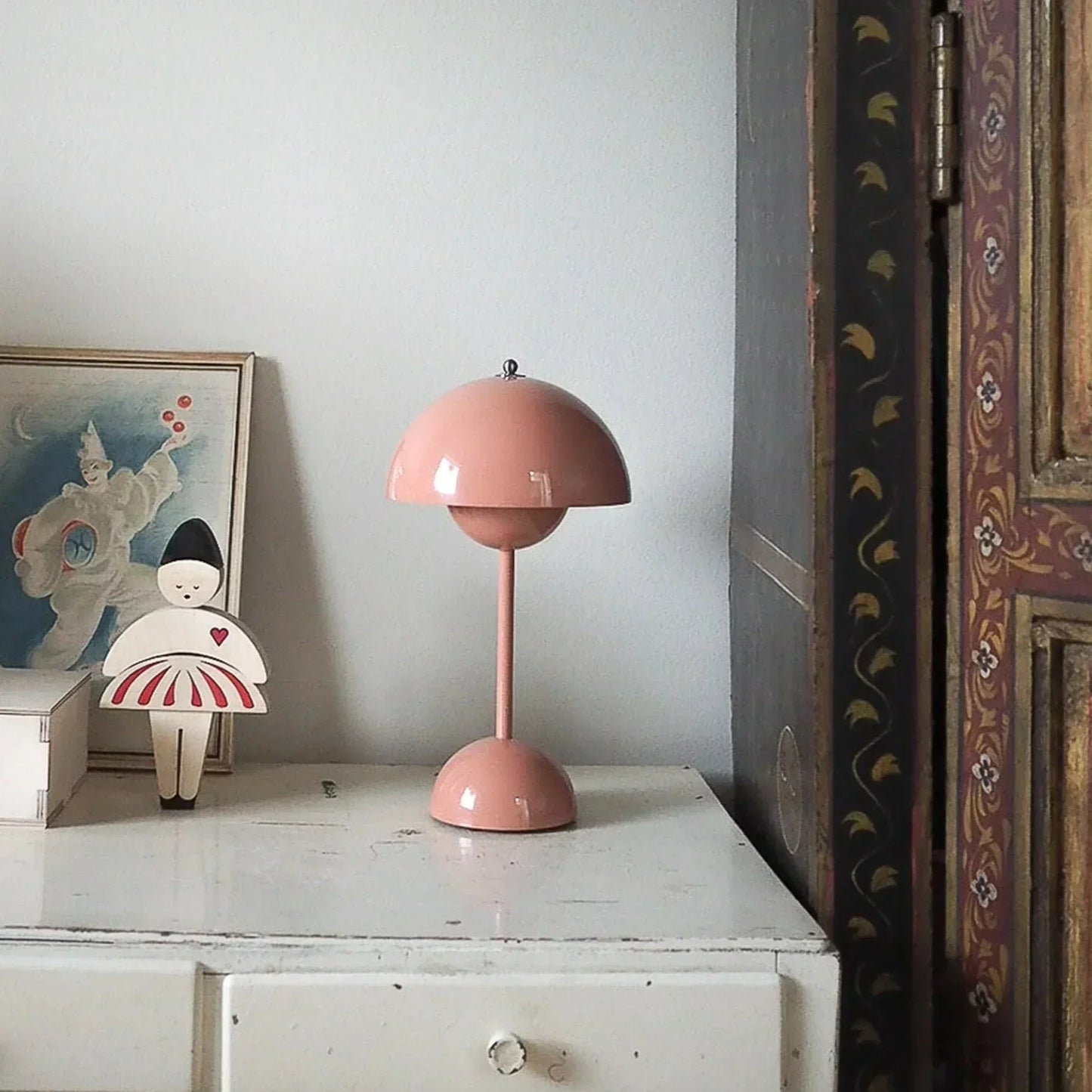 BowLift Aurora Glow Table Lamp - Sleek LED Lighting for Modern Spaces