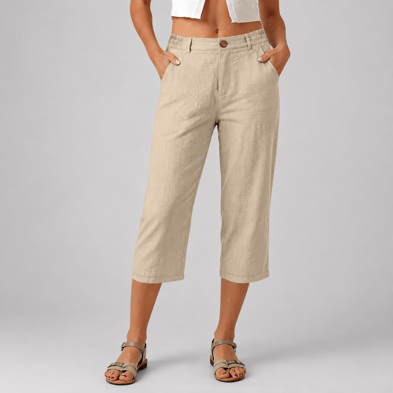 Women’s Cropped Capri Trousers with Pockets, Pleated Front and Straight Leg Fit