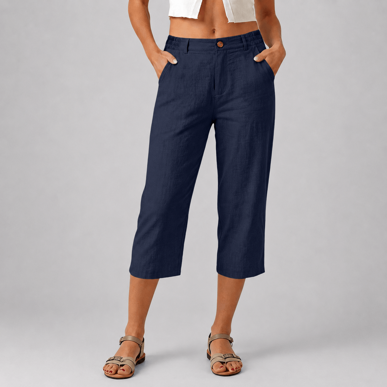 Women’s Cropped Capri Trousers with Pockets, Pleated Front and Straight Leg Fit