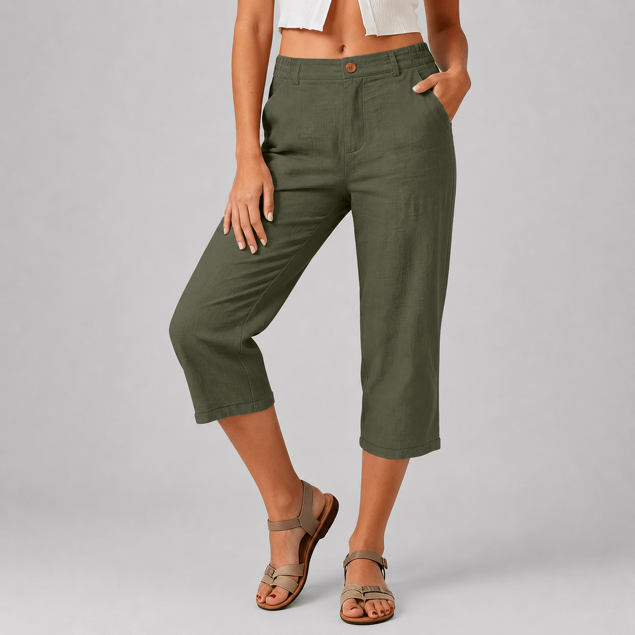 Women’s Cropped Capri Trousers with Pockets, Pleated Front and Straight Leg Fit