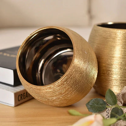 LZINA™ | Gold-coated flower pot