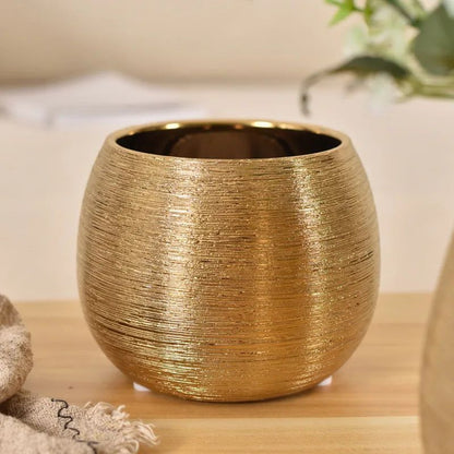 LZINA™ | Gold-coated flower pot