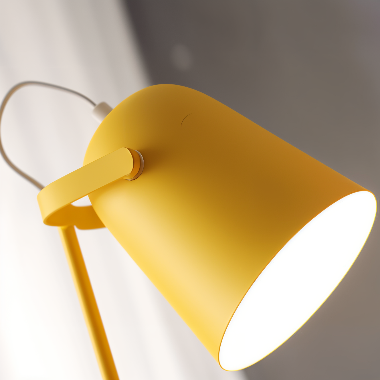 BowLift Macaron – Adjustable Nordic Table Lamp for a Sleek, Modern Office