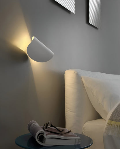 BowLift Twist Wall Lamp — Rotatable Metal Wall Light with Elegant Curved Sconce