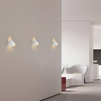 BowLift Twist Wall Lamp — Rotatable Metal Wall Light with Elegant Curved Sconce