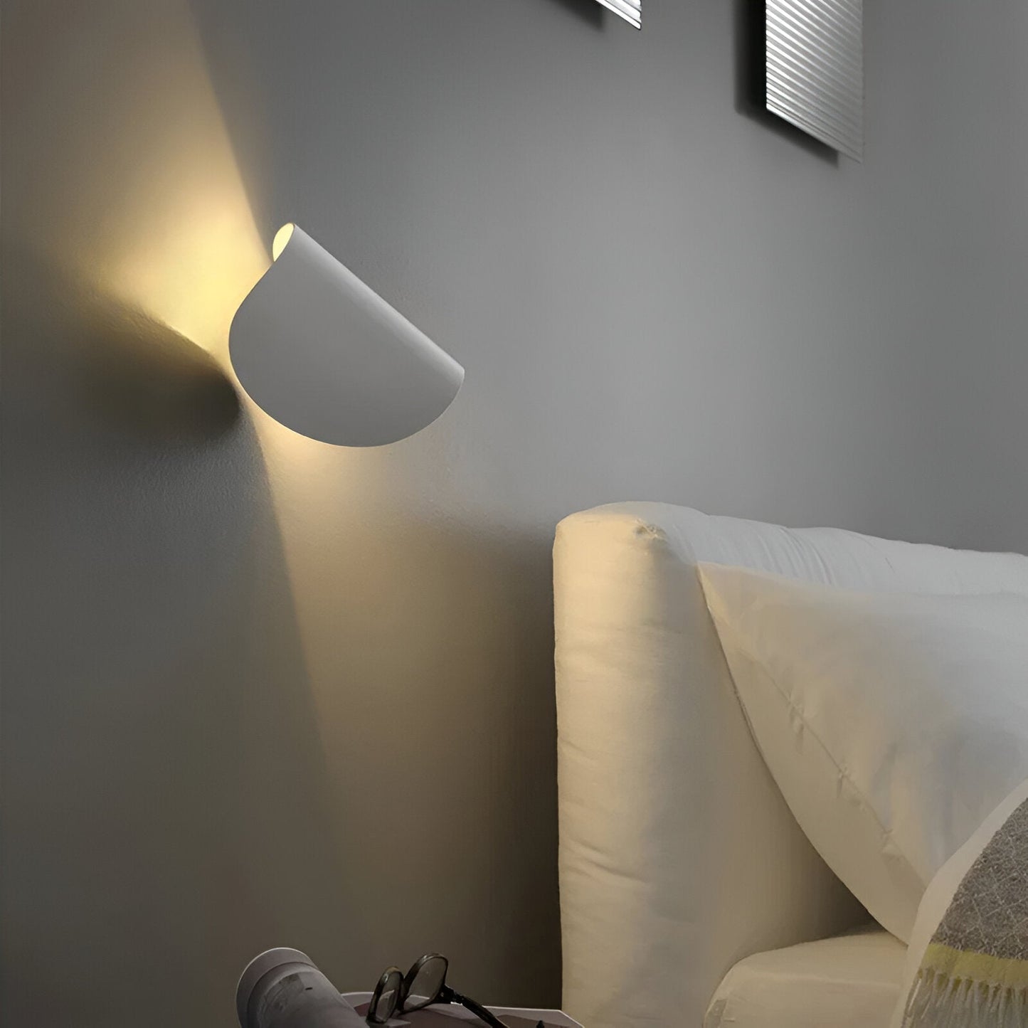 BowLift Twist Wall Lamp — Rotatable Metal Wall Light with Elegant Curved Sconce