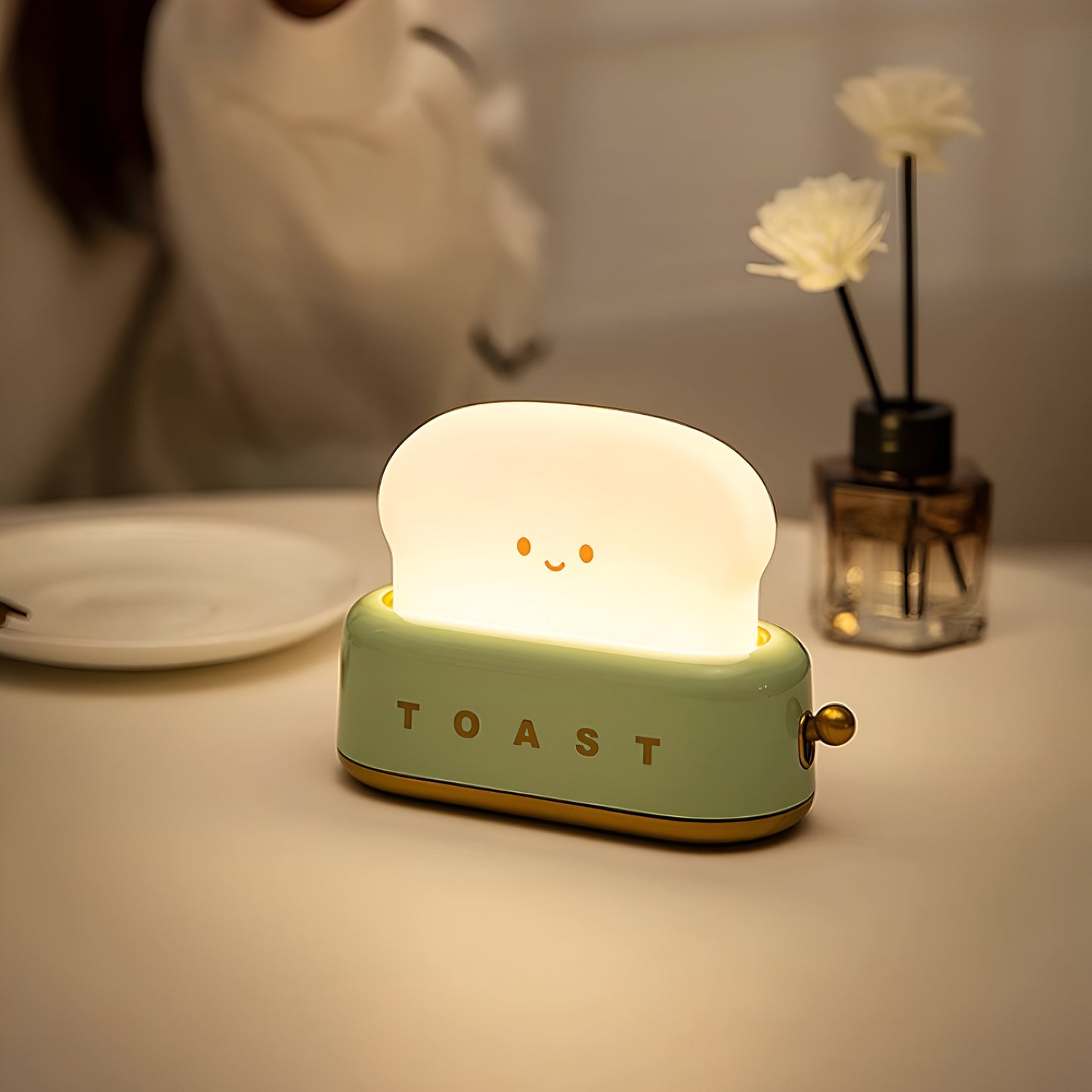 LZINA™ | TinyToast Table Lamp – Portable Toaster-Shaped Night Light with Dimmable LED & USB Port