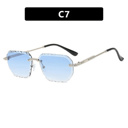 Women's geometric sunglasses with mirrored lenses and sturdy frame Bowlift