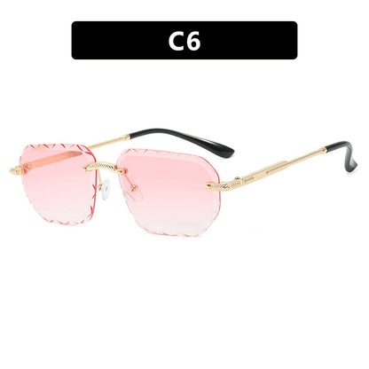 Women's geometric sunglasses with mirrored lenses and sturdy frame Bowlift