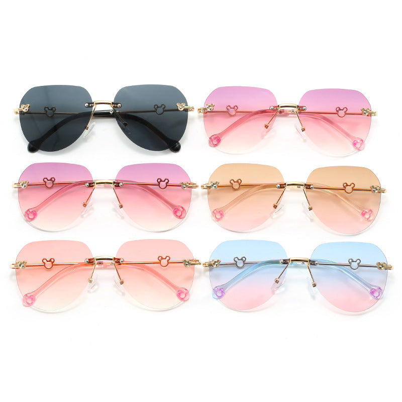 Women's lightweight geometric sunglasses with unique frame and mirrored lenses Bowlift