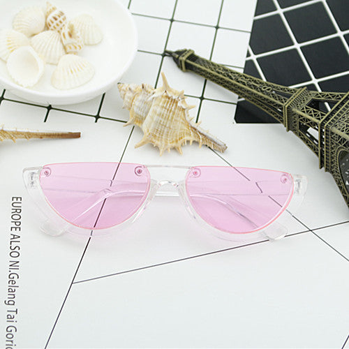 Women Cat-Eye Glasses with distinctive frame and mirrored lenses Bowlift