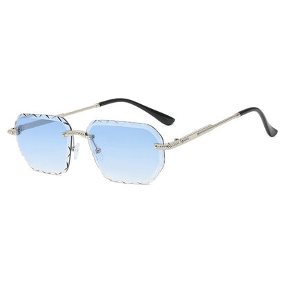 Women's geometric sunglasses with mirrored lenses and sturdy frame Bowlift