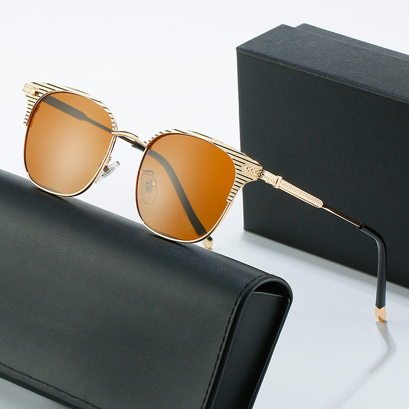 Ladies designer sunglasses with luxurious frame and mirrored lenses Bowlift