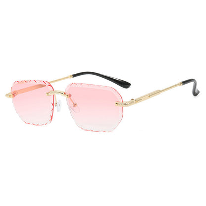 Women's geometric sunglasses with mirrored lenses and sturdy frame Bowlift