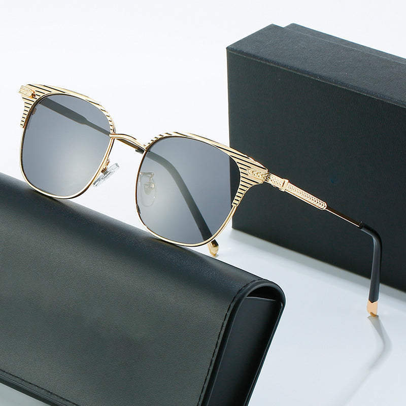 Ladies designer sunglasses with luxurious frame and mirrored lenses Bowlift