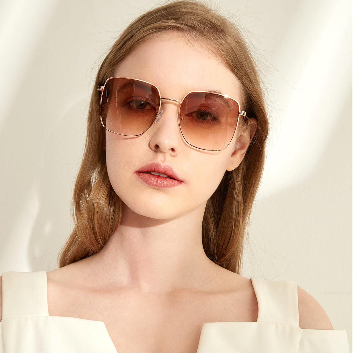 Women's square sunglasses with elegant metal frame and mirrored lenses Bowlift