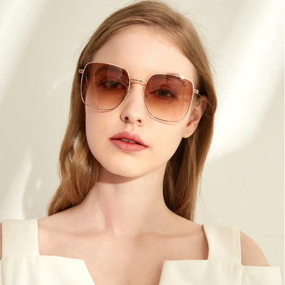Women's square sunglasses with elegant metal frame and mirrored lenses Bowlift