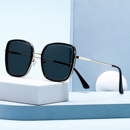 Women's Premium Sunglasses with Square Frame and Mirrored Lenses Bowlift