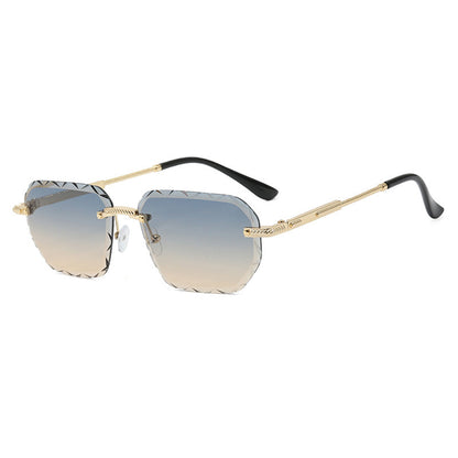 Women's geometric sunglasses with mirrored lenses and sturdy frame Bowlift