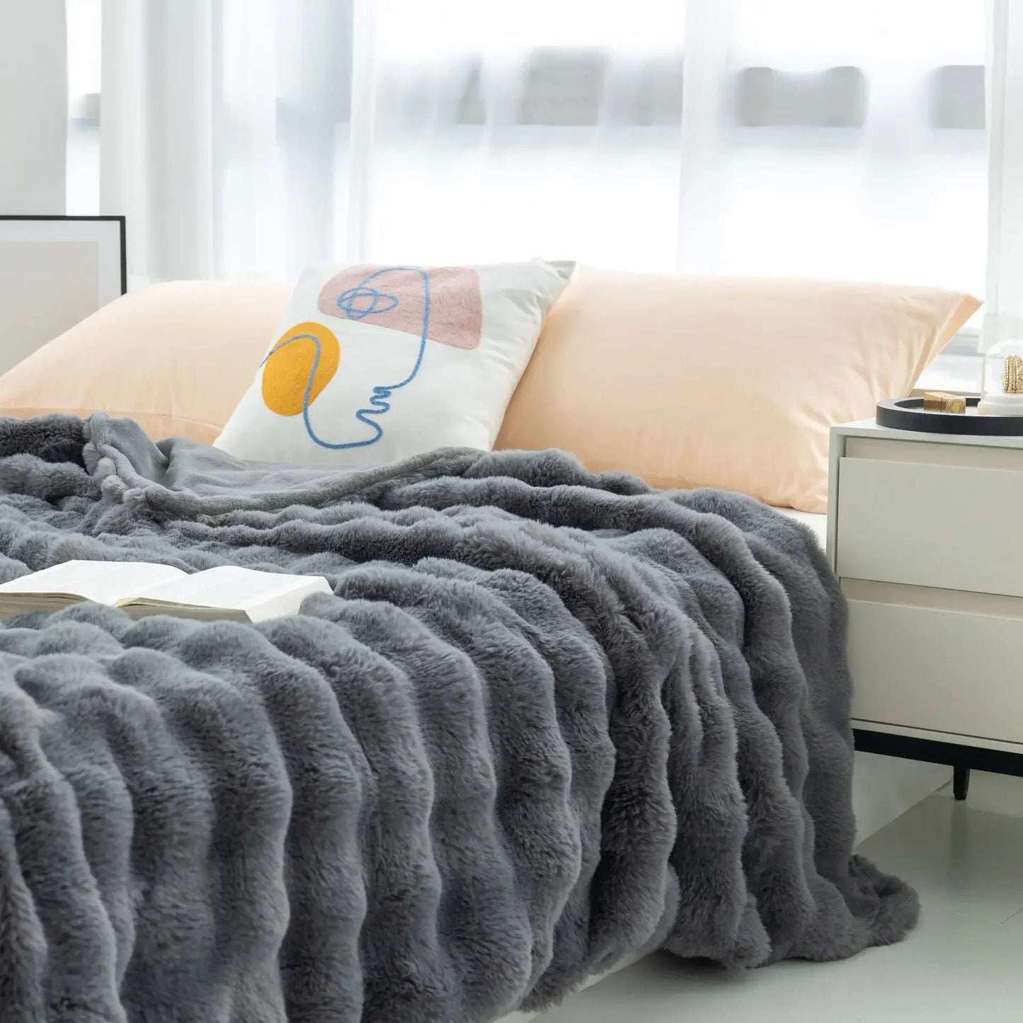 BowLift | PlushCozy | Faux Fur Winter Blanket