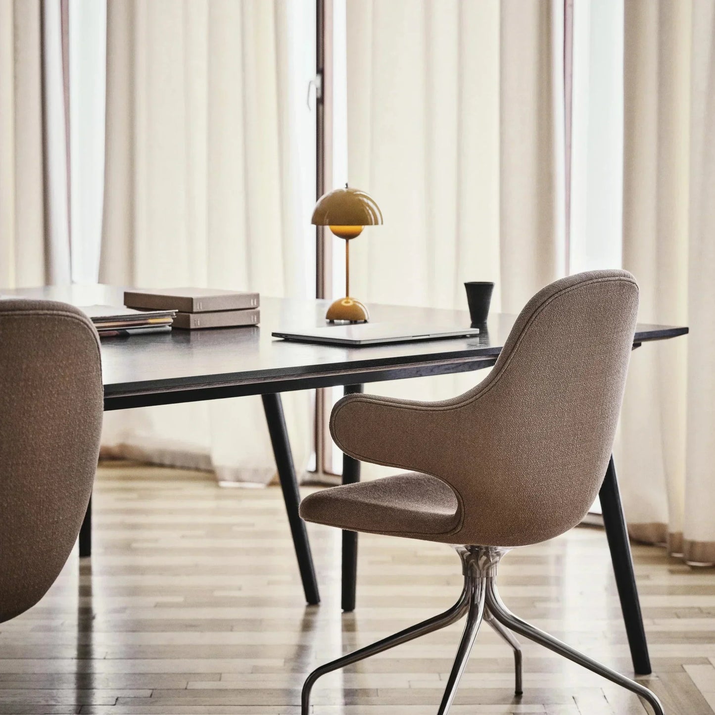 BowLift | SolarFlare LED Table Lamp – Dimmable Mood Lighting for Living Room & Bedroom | Modern, Energy-Efficient Design