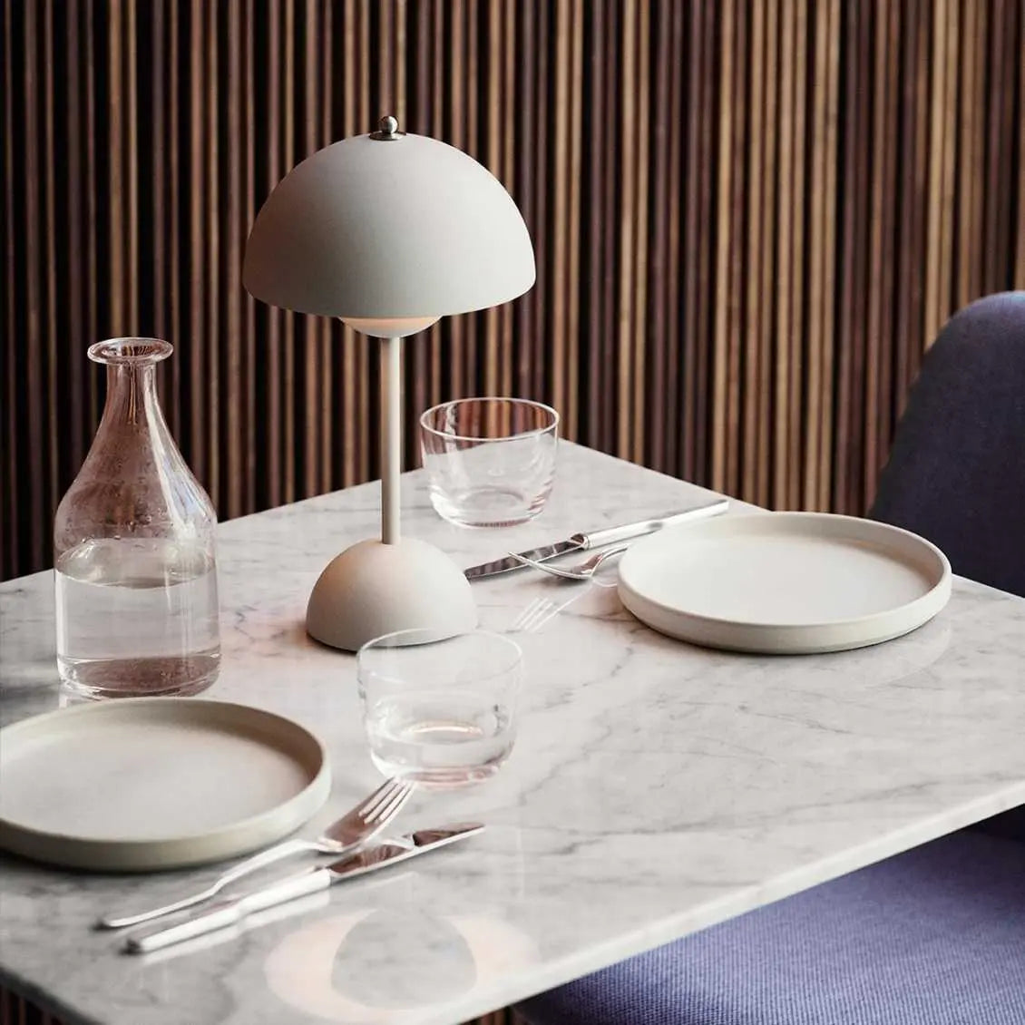 BowLift Lunaire LED Table Lamp for a Sleek, Modern Ambience
