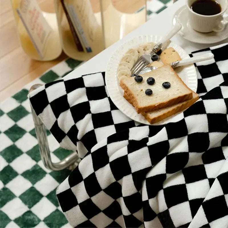 BowLift | Classic Checkered Pattern Sofa Blanket