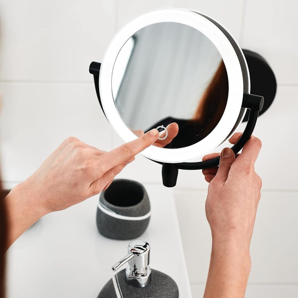 BowLift | Illuminated Makeup Mirror - LumiAura