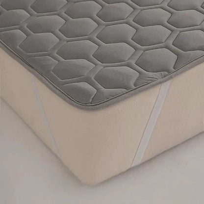Quilted Cooling Mattress Pad with High-Density Cooling Fiber | Bowlift